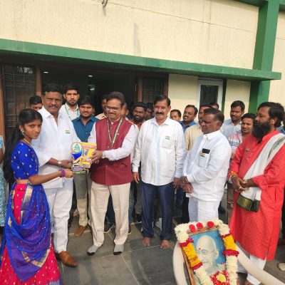 Our CEO Presenting Prizes to students who topped in the Essay Competition conducted by our bank on the occasion of Republic day.